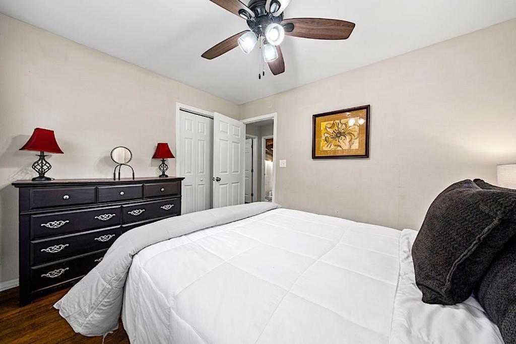 Goodkarma Rentals Refreshed Smyrna Home Near Battery Atl Half Mile To Interstate Atlanta Kültér fotó