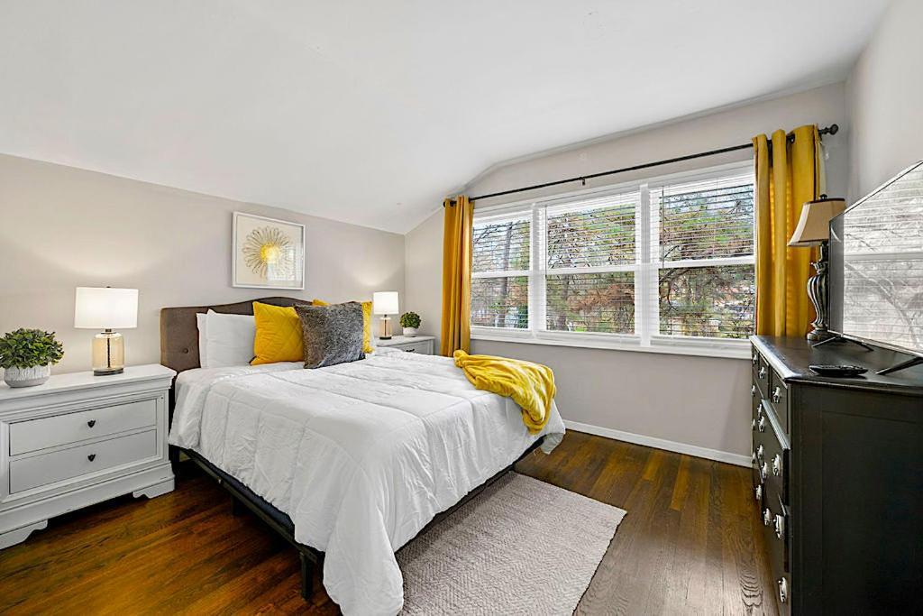 Goodkarma Rentals Refreshed Smyrna Home Near Battery Atl Half Mile To Interstate Atlanta Kültér fotó