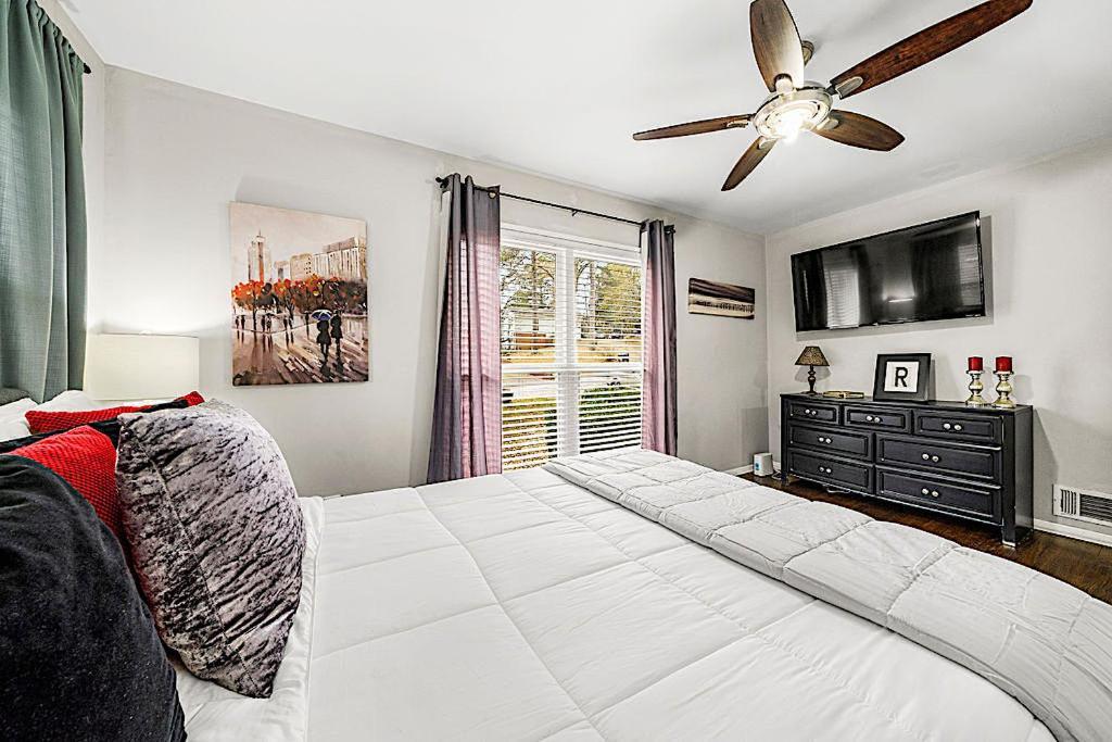Goodkarma Rentals Refreshed Smyrna Home Near Battery Atl Half Mile To Interstate Atlanta Kültér fotó